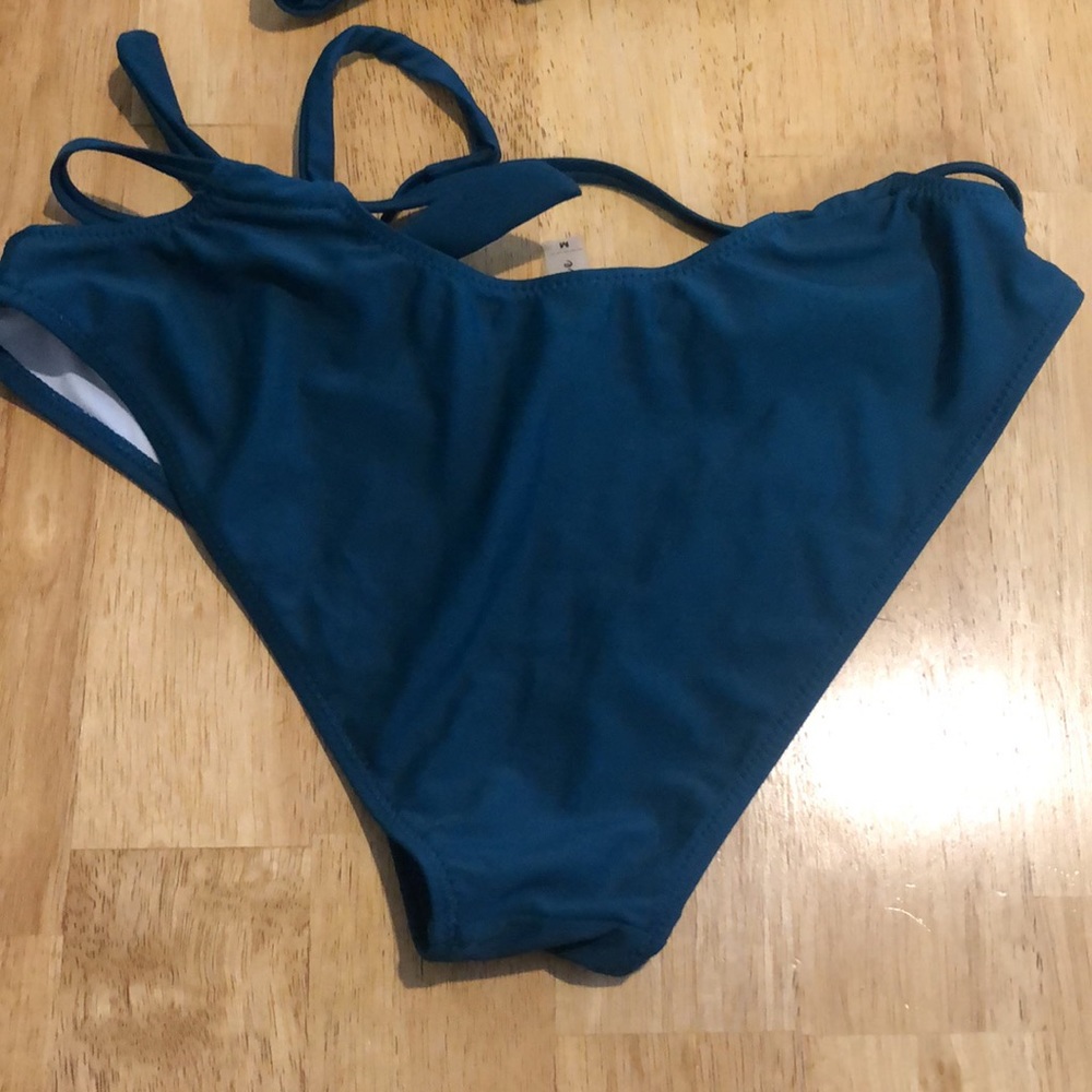 Cupshe bathing suit set - Picture 4 of 4